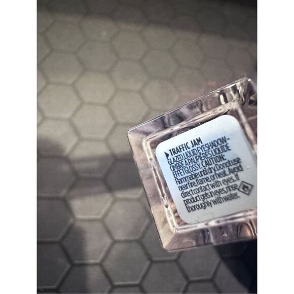 Urban Decay 24/7 Glaze-On Liquid Eyeshadow color  Traffic Jam - burgundy shimmer - Picture 2 of 5